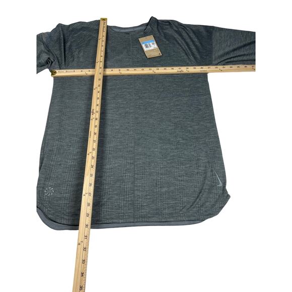 Men’s Nike Yoga Dri-Fit Crew Longsleeve Shirt in Gray, size M, NWT - Picture 8 of 11